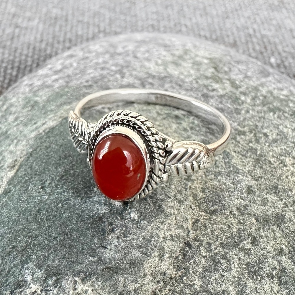 Carnelian Oval Gemstone Leaves Ring Green .925 Sterling Silver Size‎ 8 Bezel Set